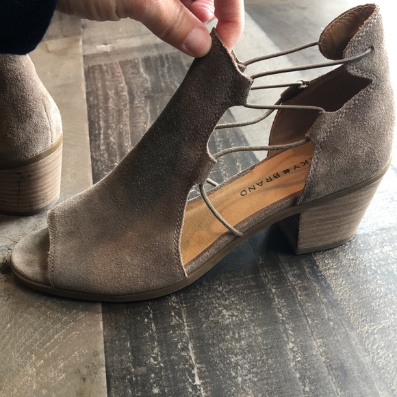 Lucky brand pull on suede stacked heels - Picture 5 of 11